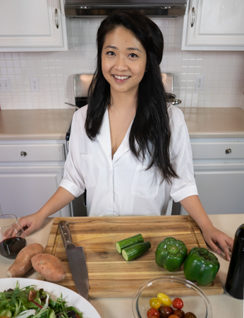 Hi there. I'm Cindy! Being in the kitchen and creating low FODMAP, added sugar free and Paleo goodies is one of my happiest hobbies.