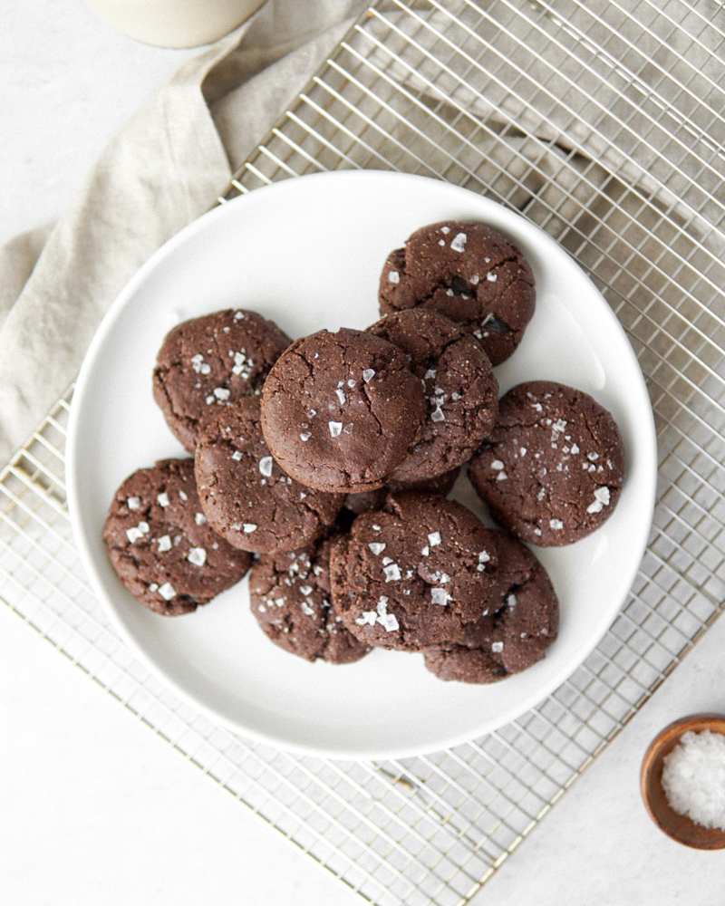 A pile of salted caramel-filled chocolate cookies.